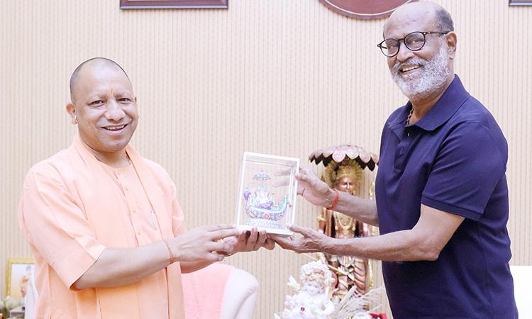 Rajinikanth-CM-Yogi-Adityanath