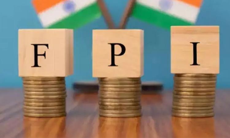 FPIs-sold-stocks-for-Rs-15817-cr-in-Aug