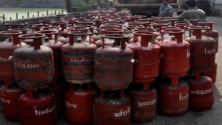 Union-Cabinet-approves-Rs-200-cut-in-LPG-cylinders