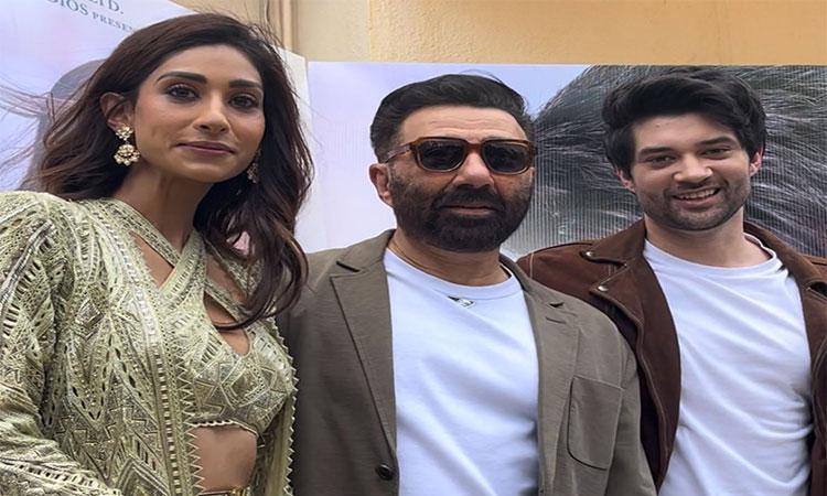 Sunny-Deol-compares-sons-debut-film-Dono-with-his-own-production-Socha-Na-Tha