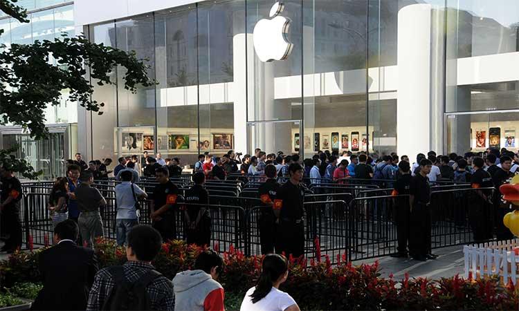 China-bans-some-govt-officials-from-using-Apple-iPhones