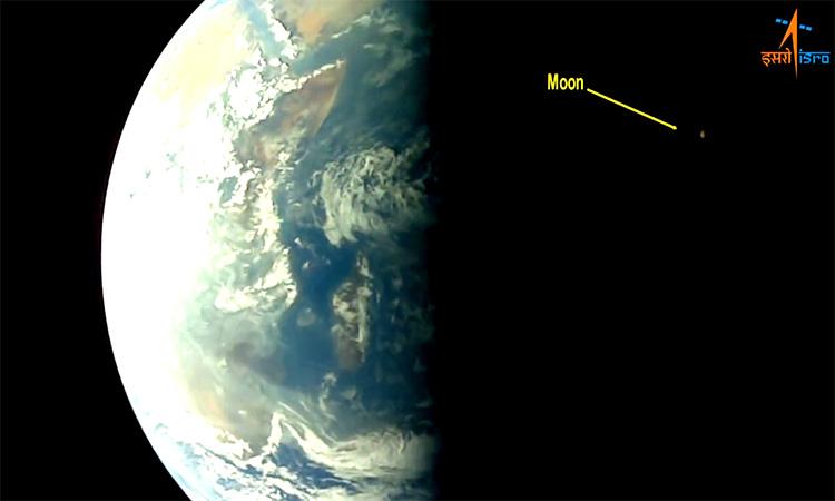 Aditya-L1-spacecraft-takes-a-selfie