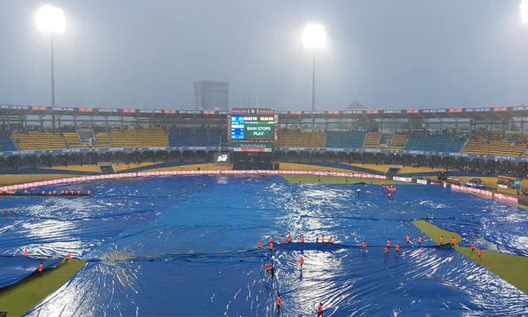 Premadasa-Stadium-Rain