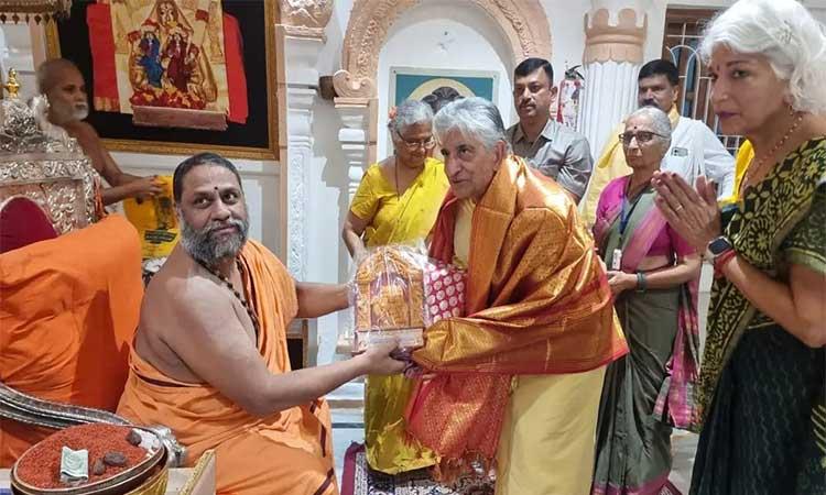 British-PM-Rishi-Sunaks-parents-visit-Andhra-temple