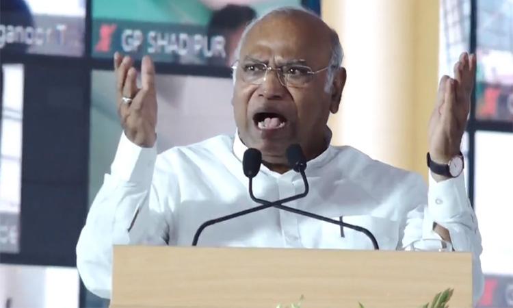 Modi-govt-a-complete-failure-on-all-important-fronts-Kharge-at-CWC