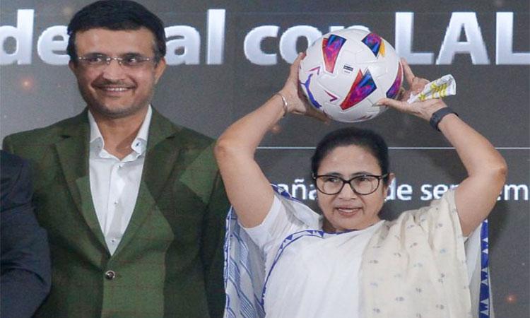 Sourav-Ganguly-on-his-trip-to-Spain-with-CM