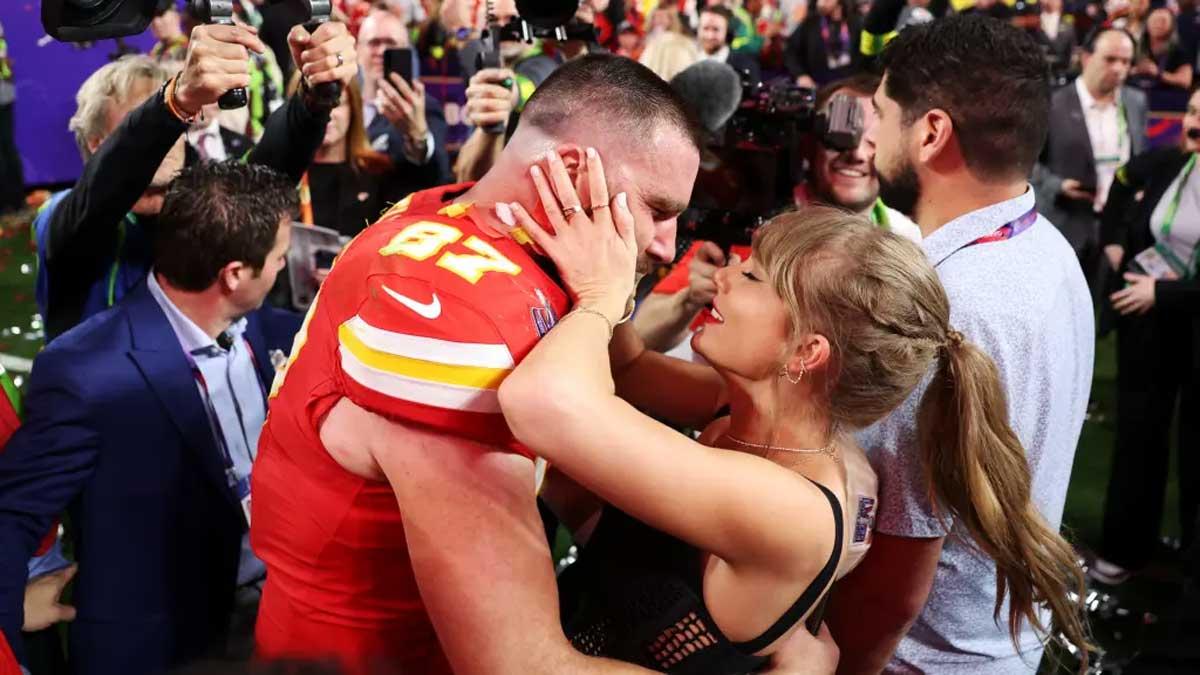 Taylor-Swift-runs-into-Travis-Kelce's-arms-for-kiss-on-fifth-night-of-Singapore-Eras-Tour