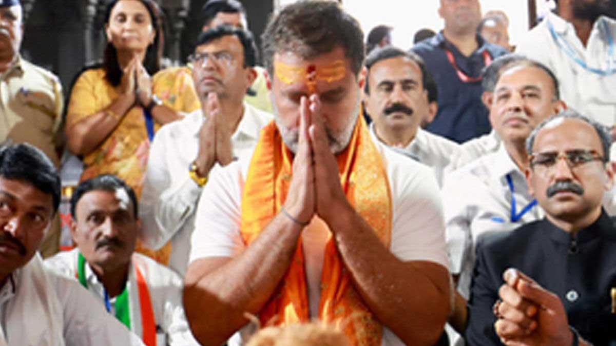 Rahul-Gandhi-went-to-pray-at-the-famed-268-year-old-Trimbakeshwar-Shiva-Temple