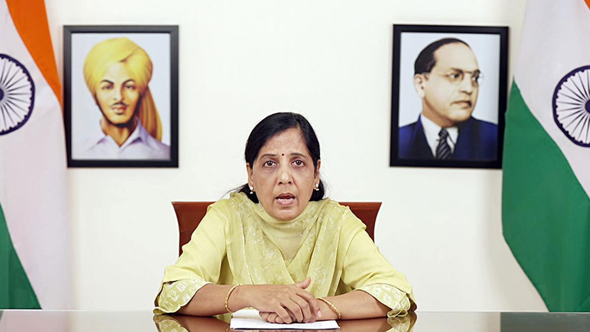 Delhi-Chief-Minister-Arvind-Kejriwal’s-wife,-Sunita-Kejriwal.