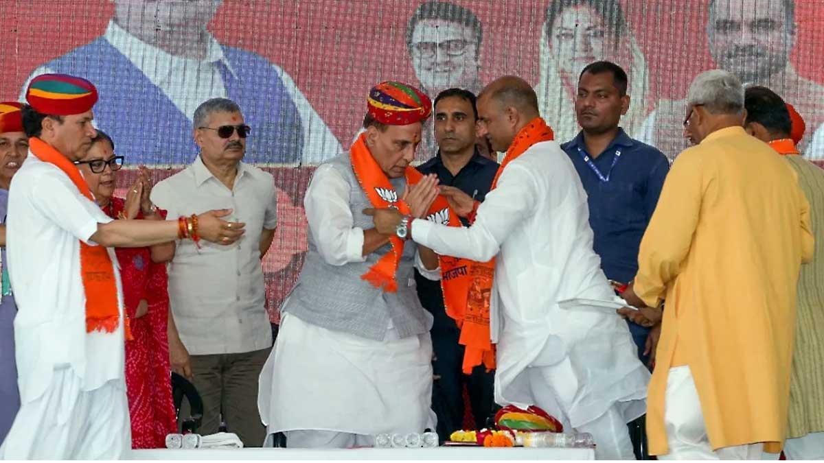 Defence-Minister-Rajnath-Singh-being-felicitated-by-Rajasthan-BJP-chief-CP-Joshi-during-the-launch-of-the-Parivartan-Sankalp-Yatra-3,-in-Jaisalmer,-Monday.