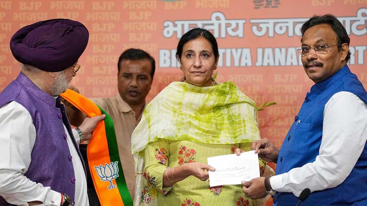 Union-Minister-and-BJP-leader-Hardeep-Singh-Puri-and-BJP-National-General-Secretary-Vinod-Tawde-welcome-IAS-Parampal-Kaur-as-she-joins-BJP