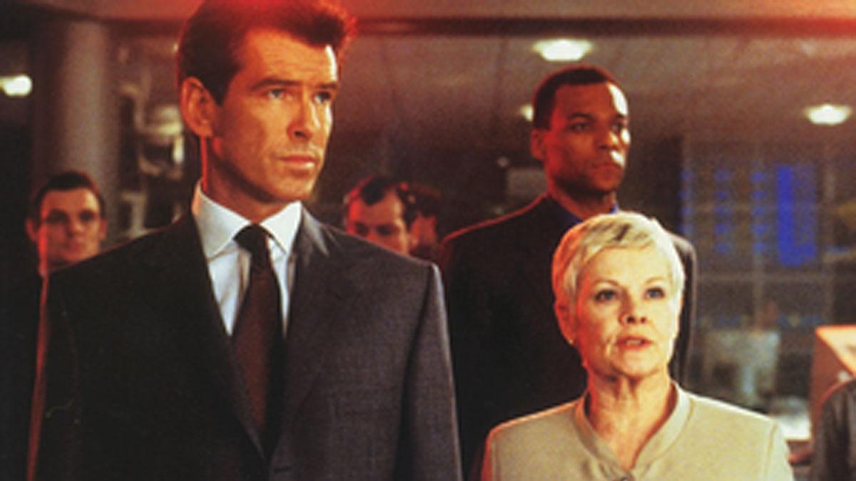 Judi-Dench-Fondly-Reminisces-About-Her-First-Encounter-with-Pierce-Brosnan-A-Remarkable-and-Delightful-Colleague