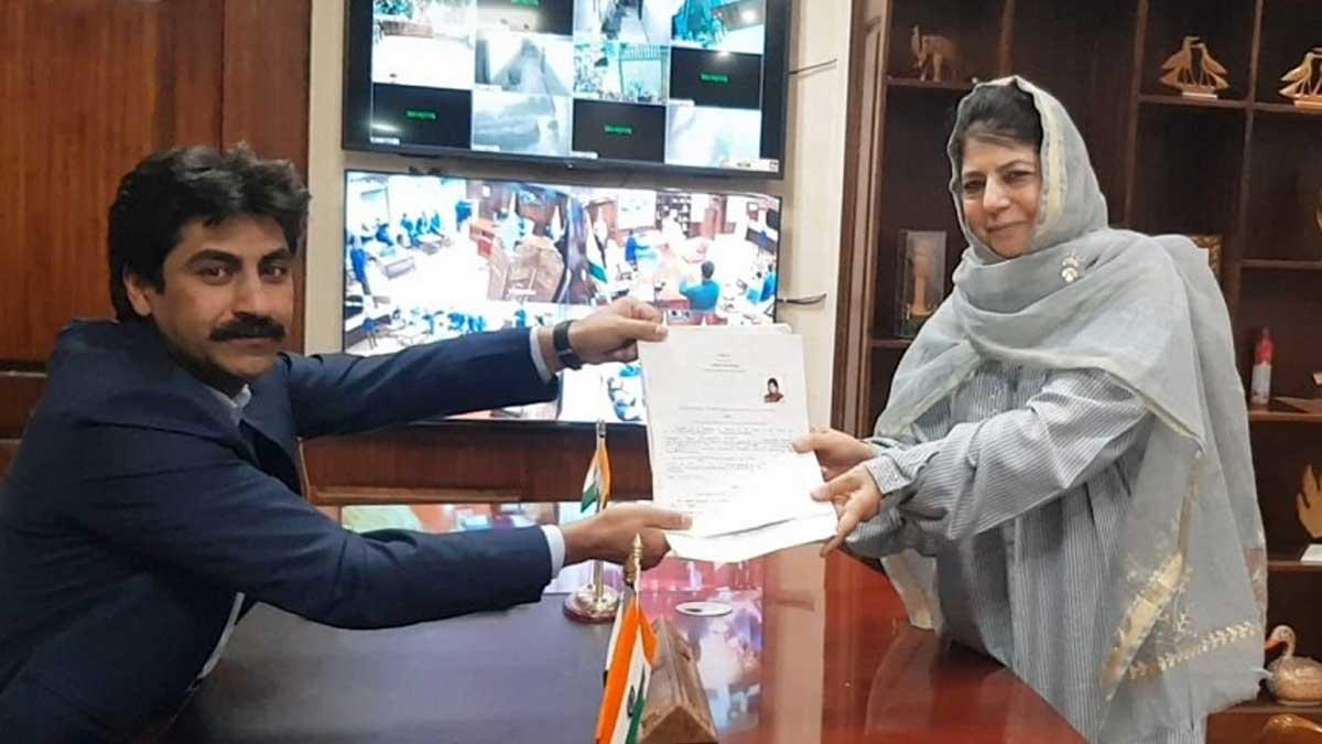 Peoples-Democratic-Party-(PDP)-president-Mehbooba-Mufti-on-Thursday-filed-nomination-papers-from-the-Anantnag-Rajouri-Lok-Sabha-constituency-in-Jammu-and-Kashmir