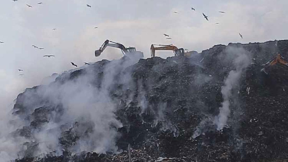 Ghazipur Landfill Fire Triggers Political Debate, Efforts to Douse Flames Persist