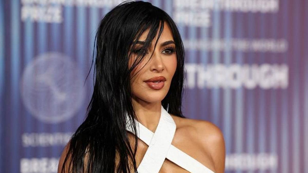 Kim Kardashian's Confirmed Quirks: Sleeping with Eyes Open and Blow-Drying Jewelry