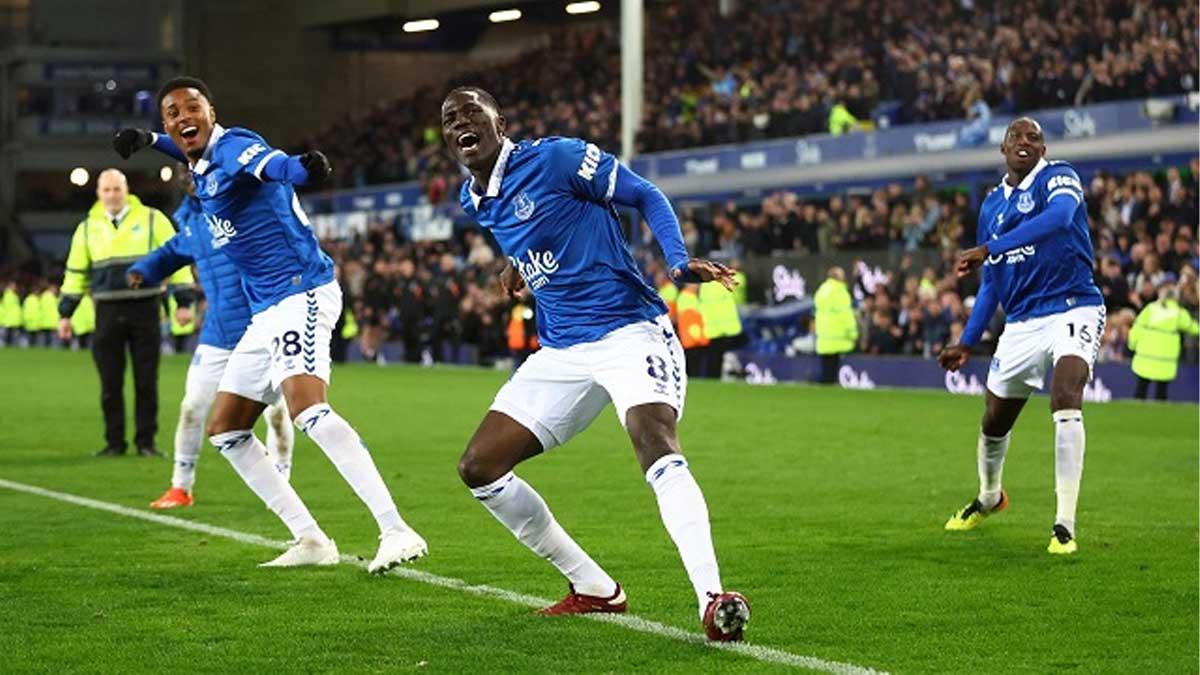 Premier League: Everton Dents Liverpool's Title Aspirations, Man Utd Climbs to Sixth Position