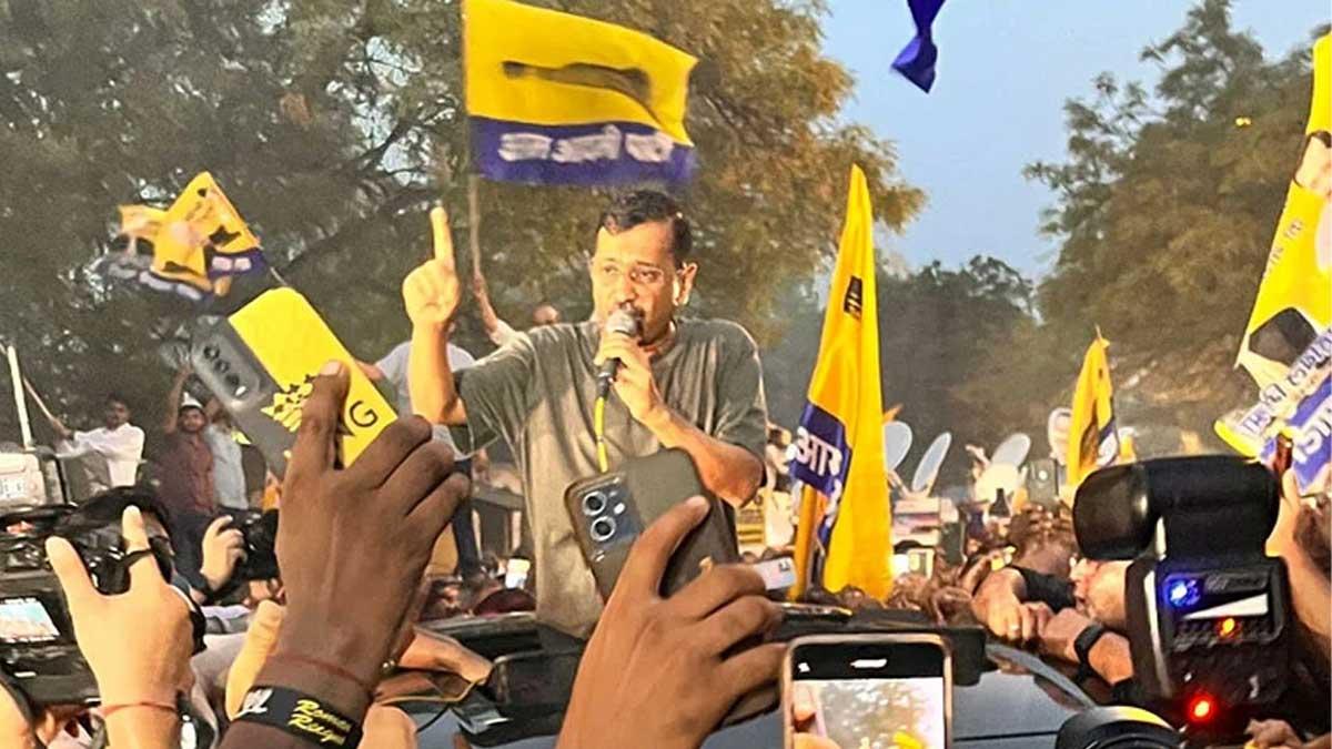Returning to his core constituency, Kejriwal says that 140 crore people have to fight dictatorship