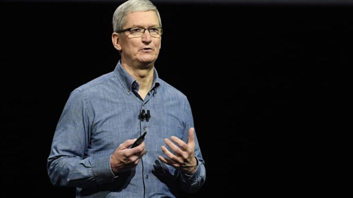 Tim Cook Labels iPad Campaign as a 'Major Fumble' in Conversation with Stanford Student