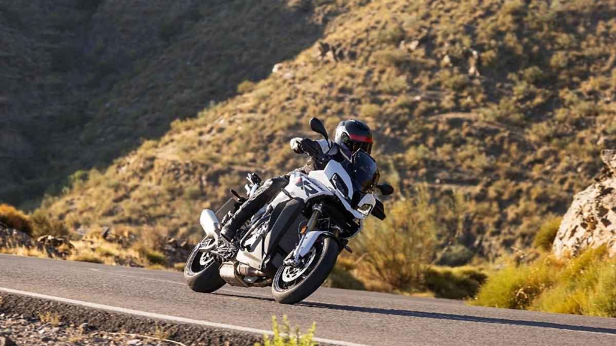 BMW-Unveils-Latest-Motorcycle-Model-in-India-Priced-at-Rs-22.5-Lakh