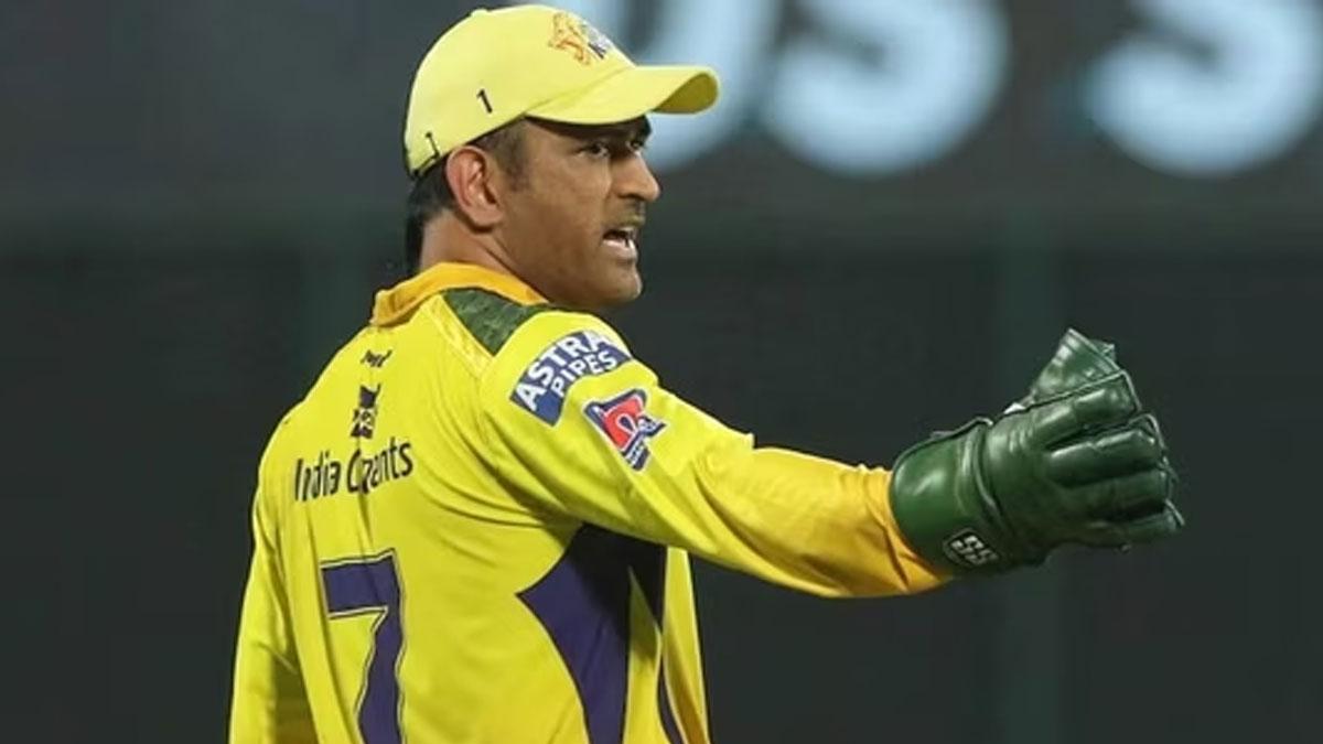 Dhoni-should-be-CSK-captain-as-long-as-he-is-playing-IPL,-says-AB-de-Villiers