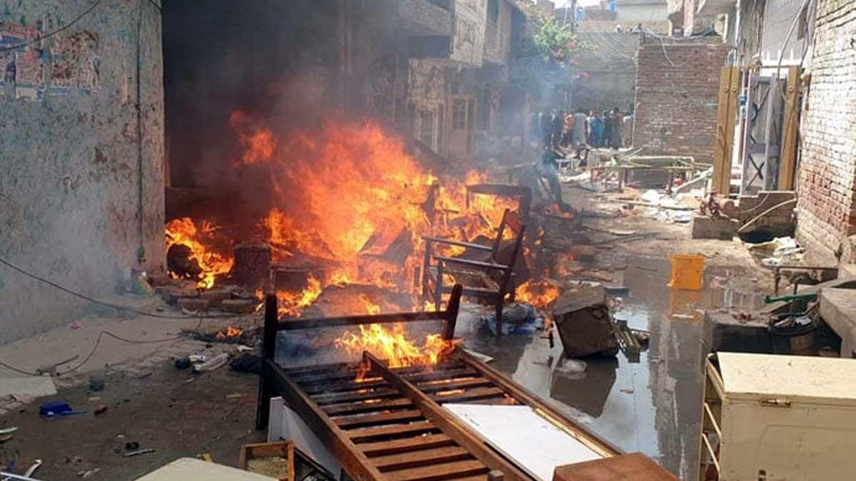 In-Sargodha,-Pakistan,-a-Muslim-mob-attacks-a-Christian-man-for-supposed-blasphemy-and-sets-fire-to-his-house.