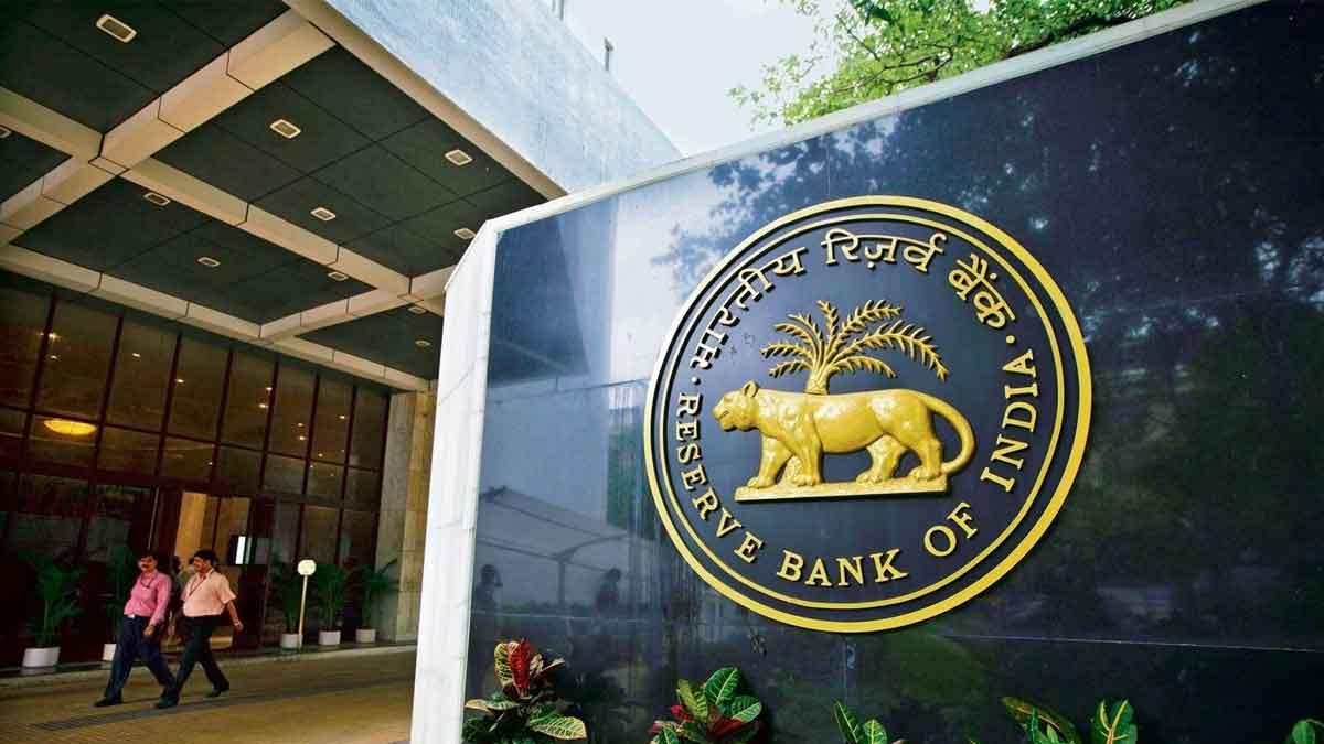 RBI Forecasts 7 Growth, Bright Future for Indian Economy in 202425