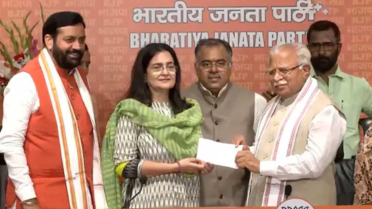 Former-Haryana-Minister-Kiran-Choudhry-and-Daughter-Shift-Allegiance-to-BJP