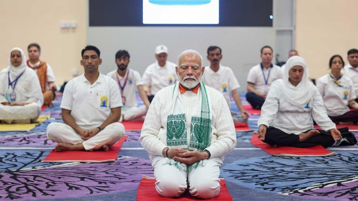 International Yoga Day 2024: PM Modi leads celebrations on banks of Dal ...