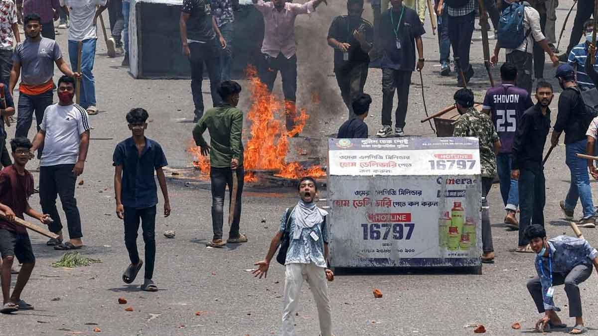 Deadly-Clashes-Erupt-in-Dhaka