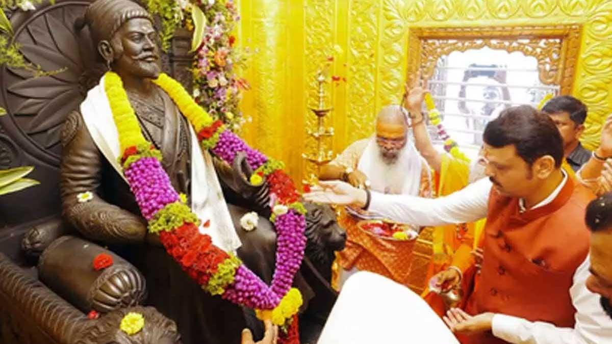 Maha CM Fadnavis Vows to Prevent Glorification of Aurangzeb's Legacy