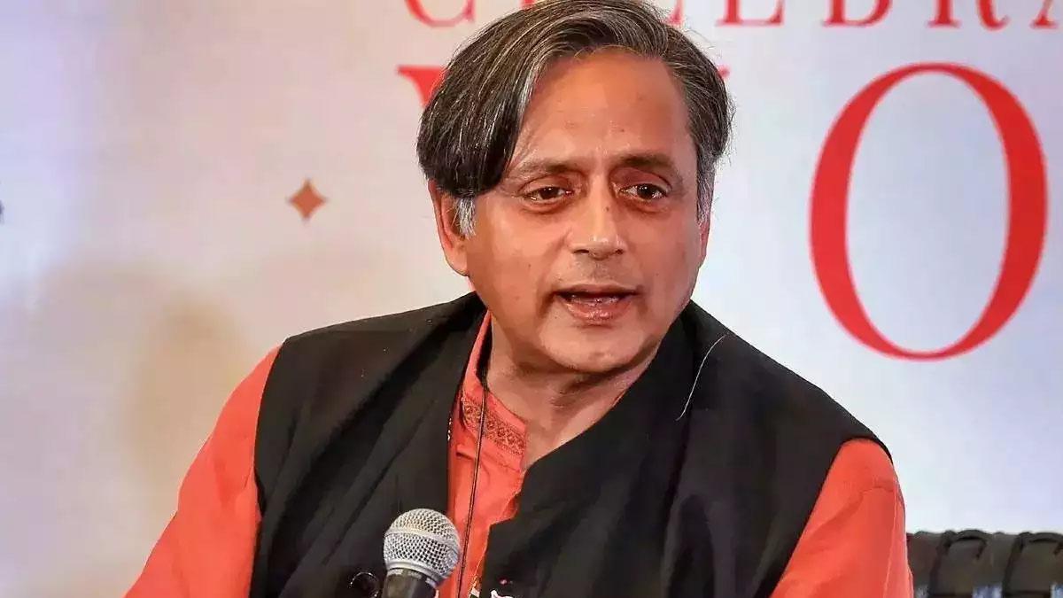Shashi Tharoor Arrives Just in Time to Welcome PM Modi in Thiruvananthapuram
