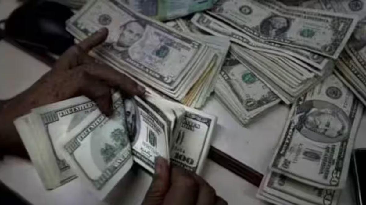 India’s Forex Reserves Cross $688 Billion Milestone