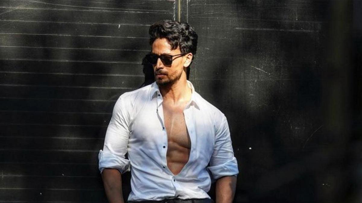 Watch| Tiger Shroff Opts for 'Nature Therapy' with a Shirtless Beach Run