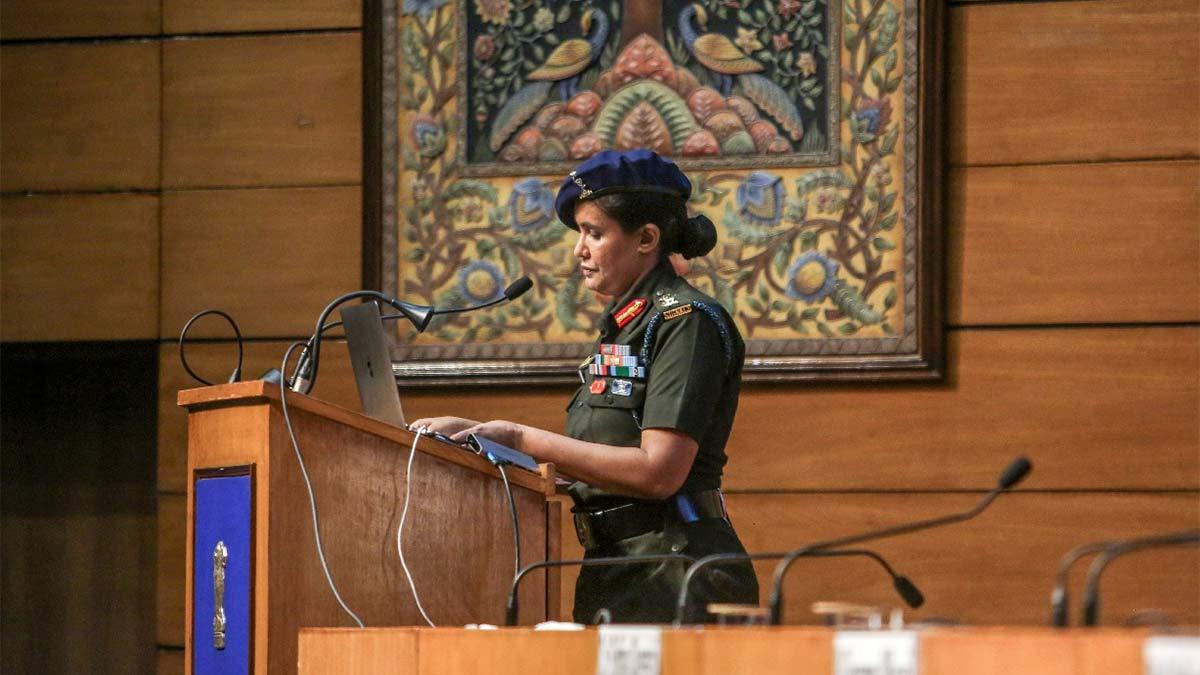 Indian-woman-army