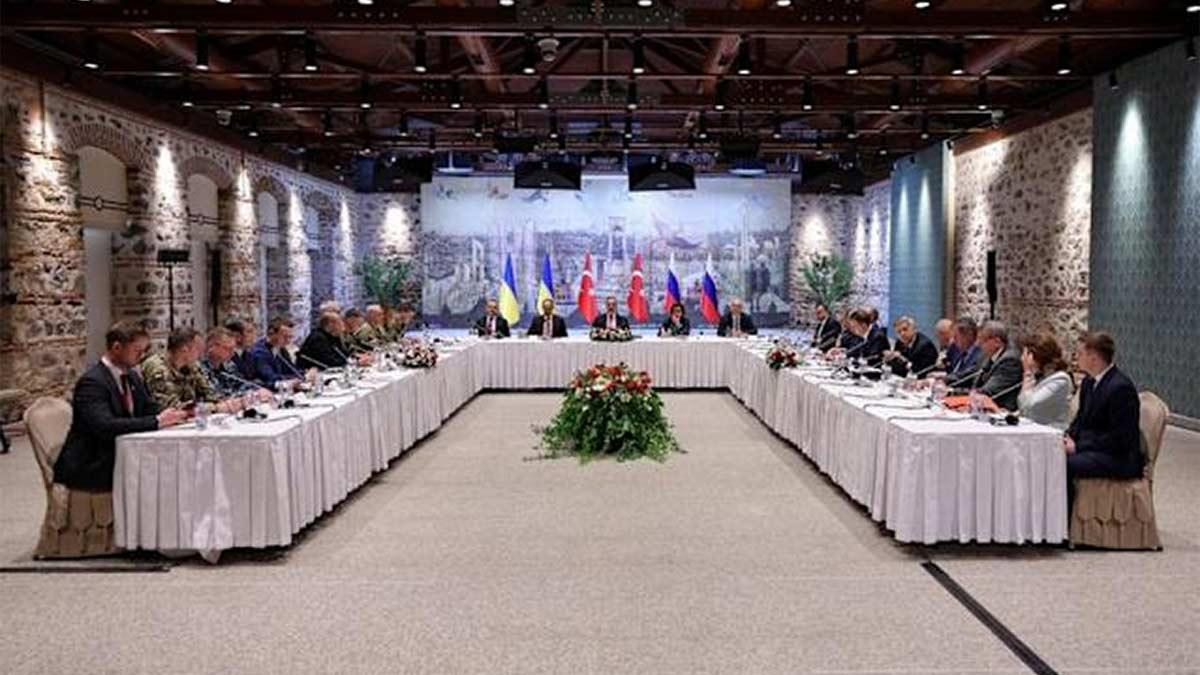 Russia-Ukraine Talks Result in Major POW Exchange; Ceasefire Remains Elusive
