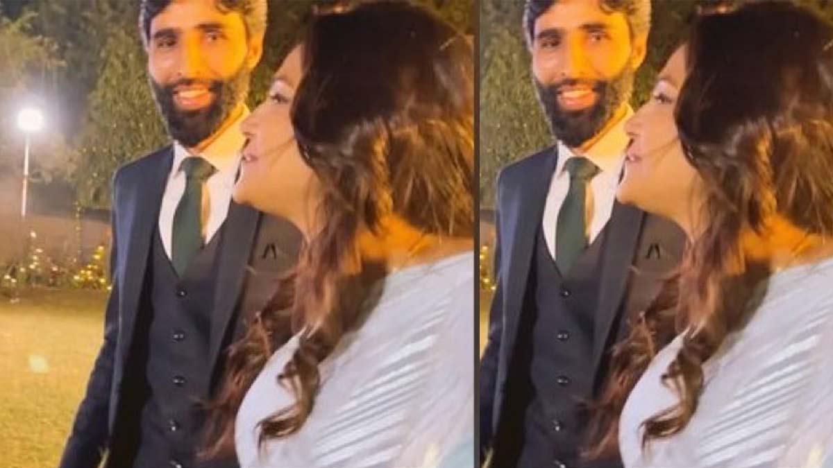 Jyoti-Malhotra-Spotted-with-Man
