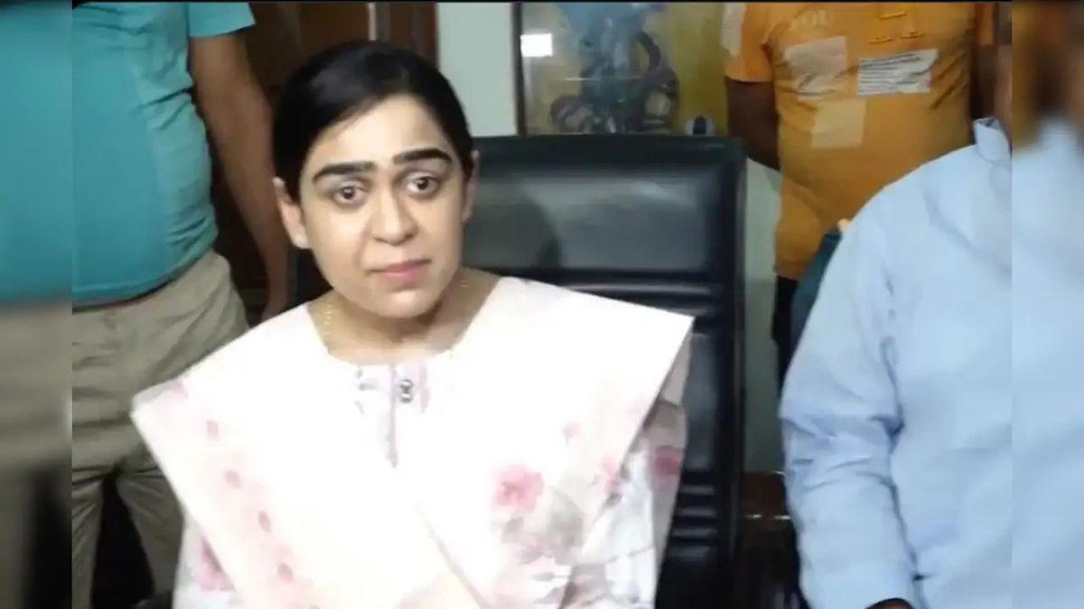 Watch| Tej Pratap's Estranged Wife Labels His Expulsion a Political Stunt