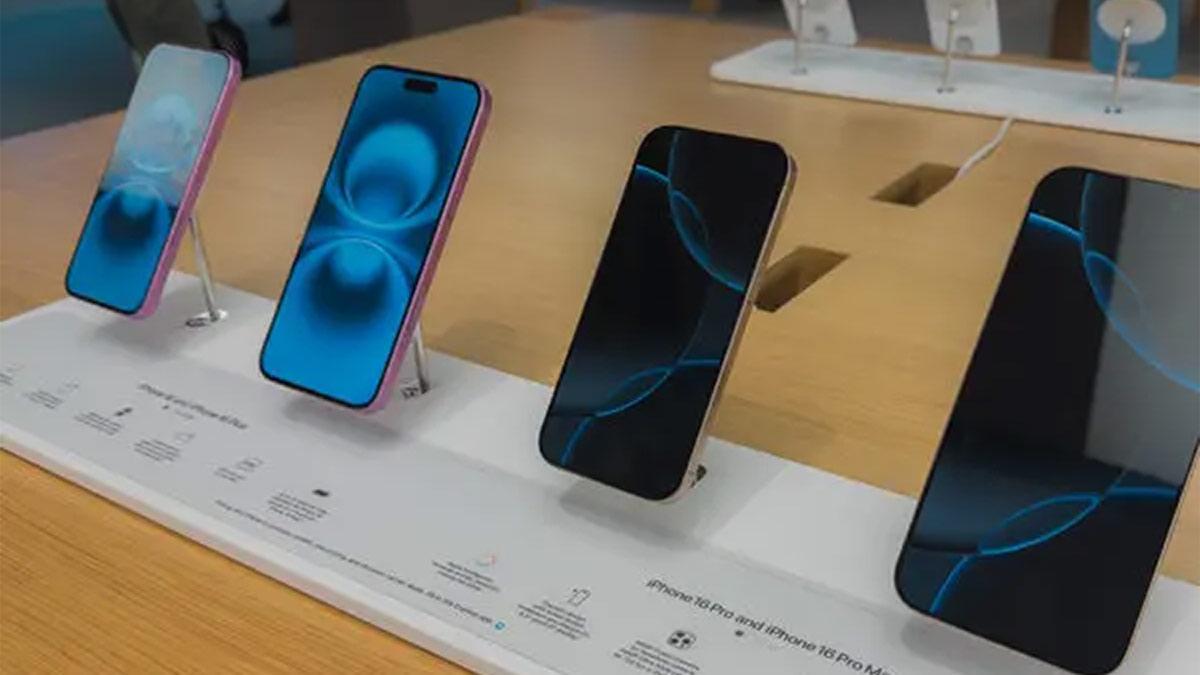 China Pulls Foxconn Engineers from India, Slowing Apple’s ₹iPhone 17 Ramp-Up Plans