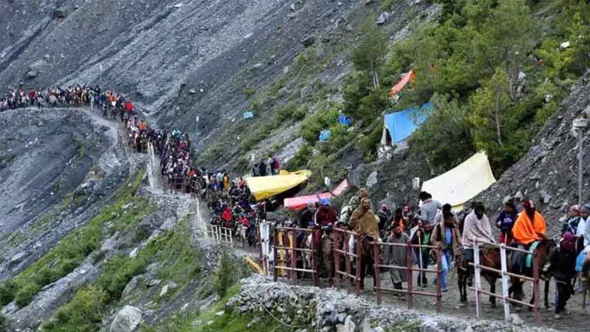 Amarnath Yatra Begins: 12,000 Pilgrims Offer Darshan on Day One; 6,411 More Depart from Jammu