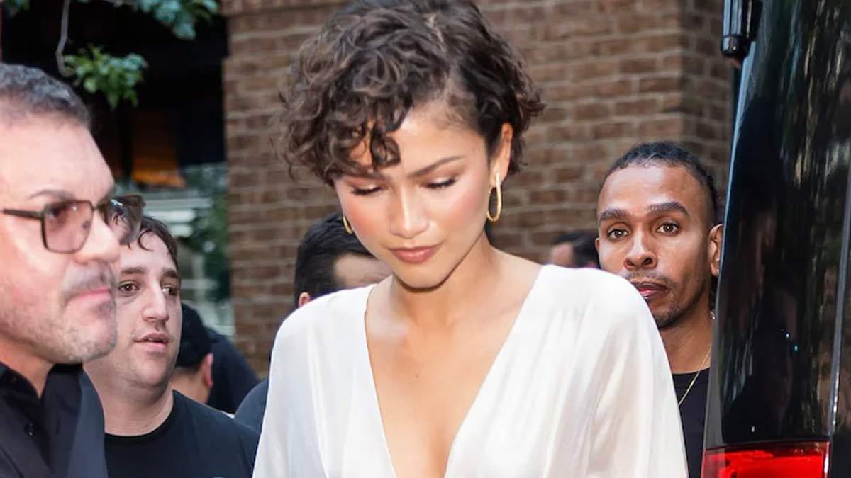 Zendaya Radiates Goddess Energy in Flowy Dress During &lsquo;The Odyssey&rsquo; Tour Appearance