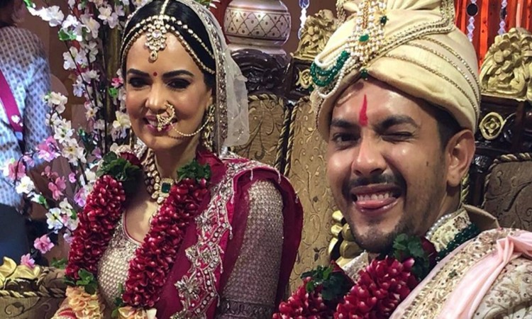 Aditya Narayan marries girlfriend Shweta Agarwal in Mumbai, See photos