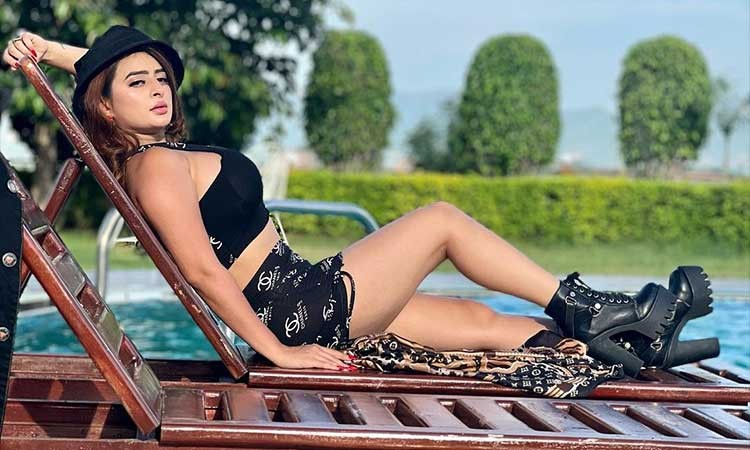 Ankita Dave's HOT pics will make your heads turn