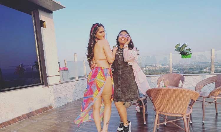 Aabha Paul flaunts her curves in colourful bikini