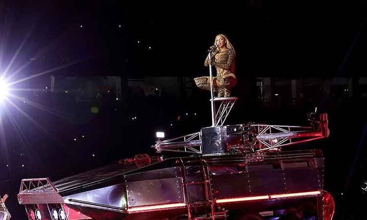 A Fashion Triumph: Beyoncé sets internet ablaze in green and brown ...